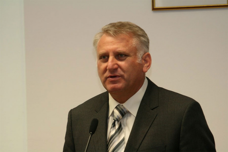 Poslanik HDZ-a nudio mito novinaru