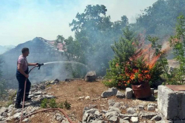 Vatra sve bliže minskom polju kod Trebinja, u Bratuncu gori deponija