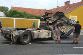 Šleperom se zabio u kuću, nije puno ostalo od nje