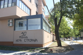 Grafit osvanuo na tek ofarbanoj fasadi u Boriku