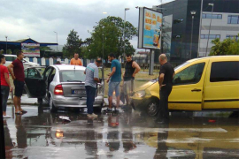 Udes kod Autobuske stanice, upozorenje na klizavu cestu