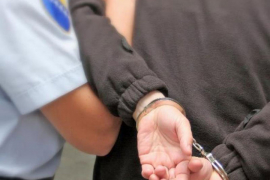 Momak i žena uhapšeni zbog prevara i krađa