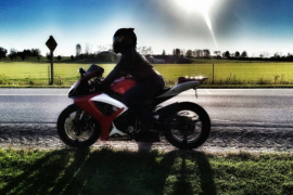 Zbog nečitke tablice na motoru osuđen na 20 sati čitanja