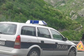 BMW sletio s puta, povrijeđen vozač