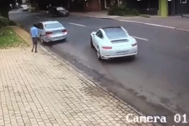 Spasio Porsche 911 od naoružanog razbojnika