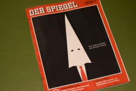 "Stavljanje KKK kapuljača" Trampu širom svijeta