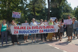 Majke u Crnoj Gori traže ostavke ministara i poslanika