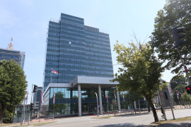 Vlada RS neće da uvede red u plate funkcionera