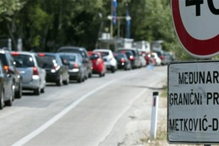 Na graničnim prelazima čekanja više od sat vremena