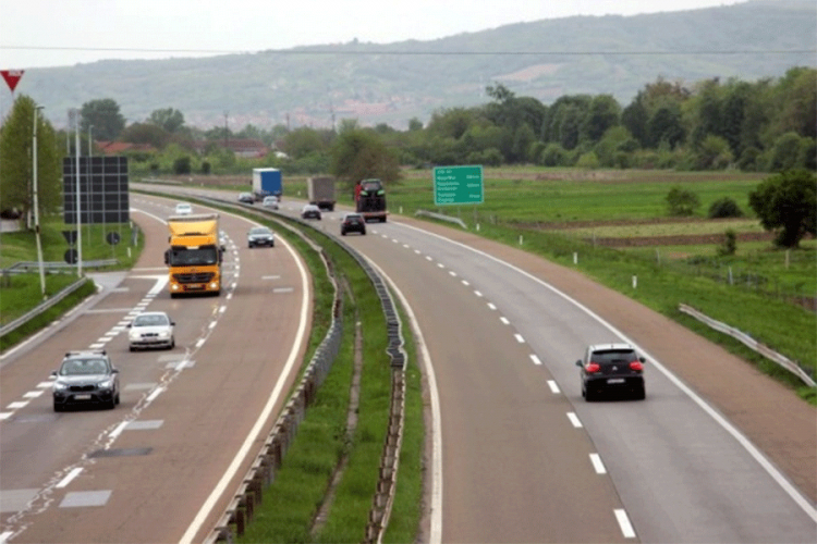 Albanac uhapšen na autoputu BG-NS, vozio 289km/h