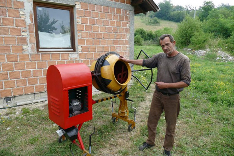 Bosanac napravio mješalicu za beton koja služi i kao veš mašina