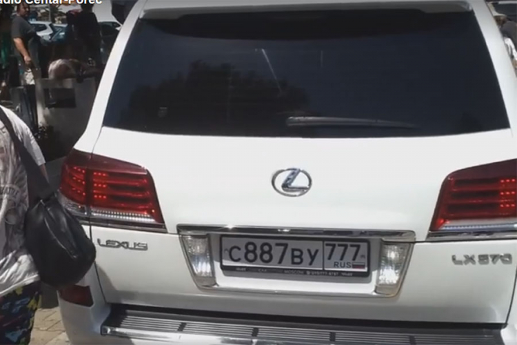 'Skupa' nezgoda u Poreču: Pauk ispustio skupocjeni Leksus