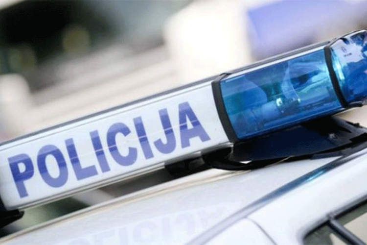 U saobraćajnoj nezgodi povrijeđeno sedam lica, od kojih troje djece