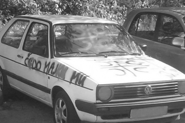 Uvredljive poruke na automobilu predsjednika srpske manjine u Rijeci