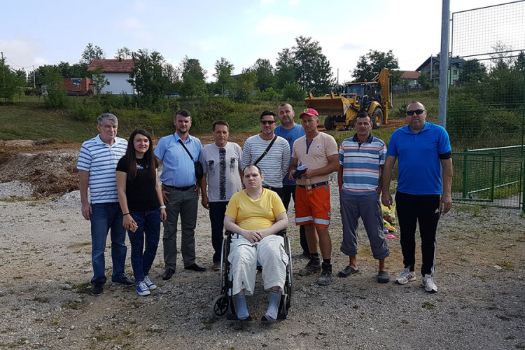 Humanost na djelu: Grade kuću za nepokretnog mladića