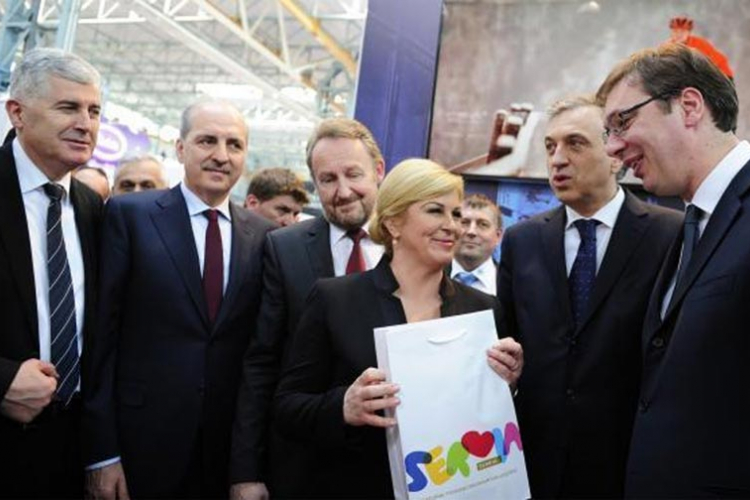 Lideri Hrvatske i BiH imaju tri puta veće plate od srpskih