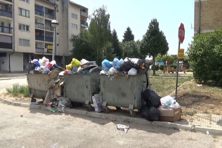 Kontejneri pretrpani smećem