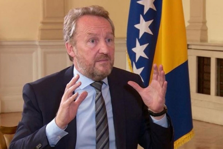 Izetbegović pozvao Bošnjake na podvlačenje linije i politiku suprotstavljanja