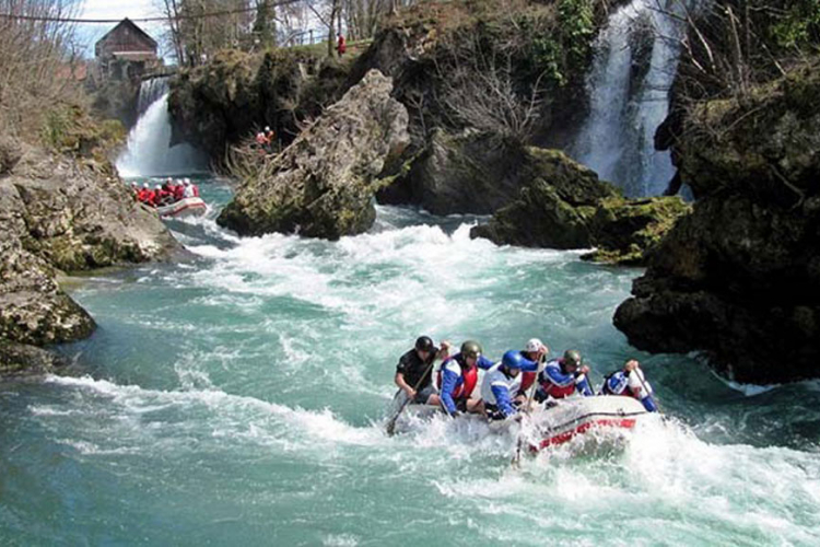 Prva turistička rafting regata