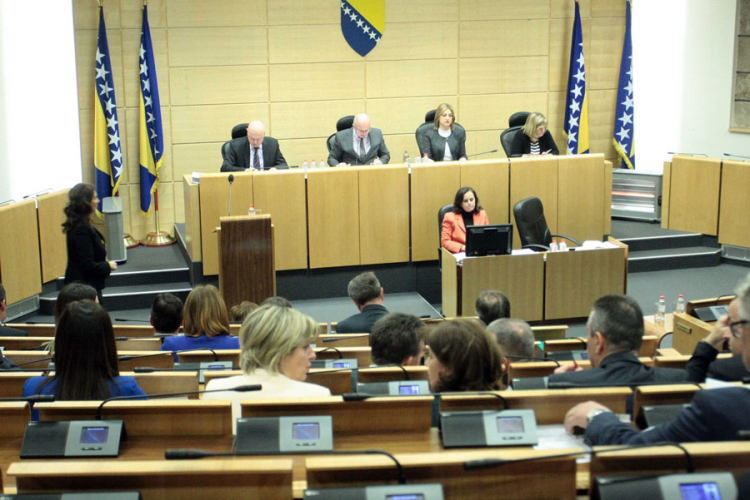 Parlamentarci u FBiH planduju, a spremaju se protesti