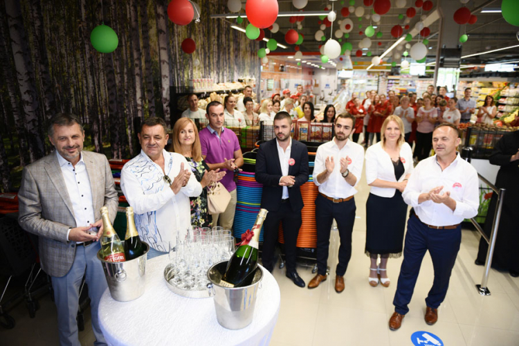 Otvoren Supermarket "Đurić MBB" u banjalučkom naselju Petrićevac