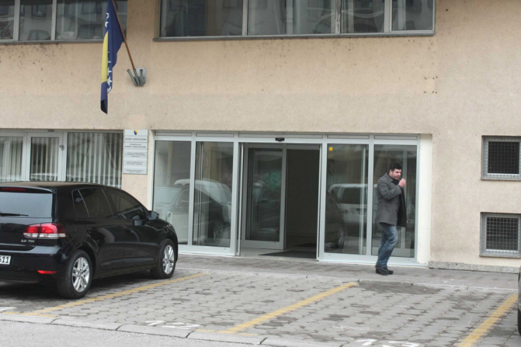 Po ocjeni revizora zajedničke institucije FBiH nedomaćinski raspolažu imovinom