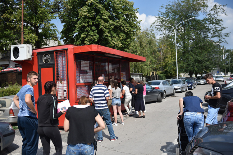 Počinje izdavanje đačkih mjesečnih karata
