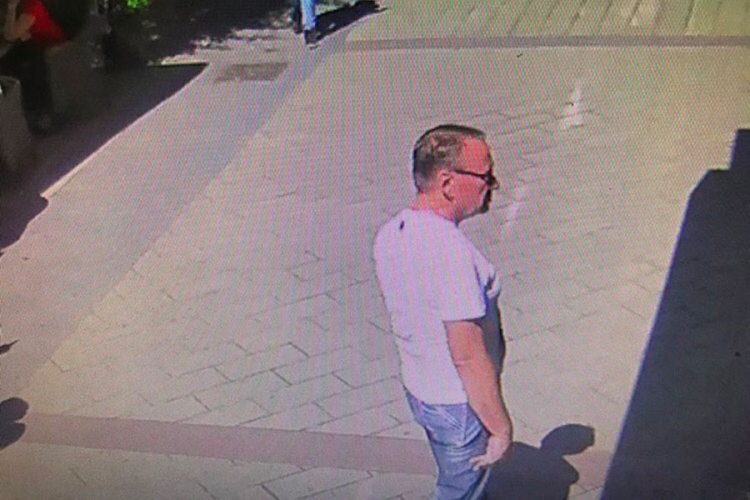 Prepoznajete li osumnjičenog za krađu novca u Prijedoru?