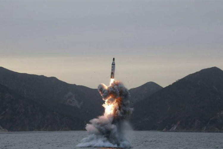 Sjeverna Koreja ispalila tri rakete u Japansko more