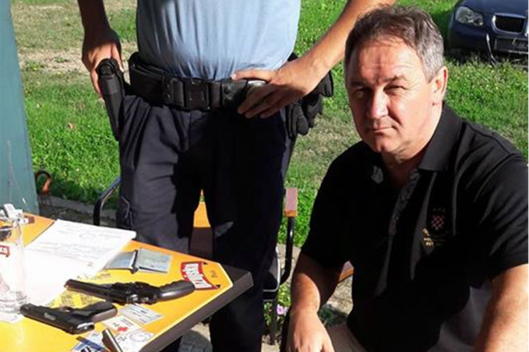Hrvatskom poslaniku oduzeto oružje, poručio drugima da ga bolje čuvaju
