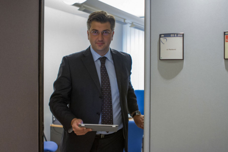 Mediji: Ako Plenković ubrzo ne odluči, moguć je i pad vlade