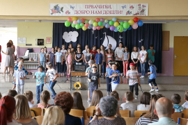 Školsko zvono označilo početak nastave u RS: Najveća radost na ...