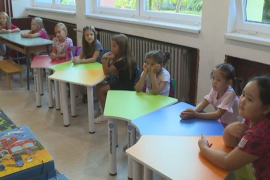 Dvije kineske djevojčice krenule u školu u Kozarskoj Dubici