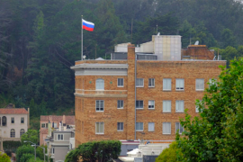 AP: Rusi prije napuštanja konzulata pale stvari