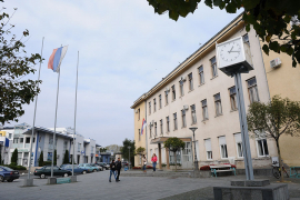 Koliko su zadužene lokalne zajednice u RS: Male opštine grcaju u ...