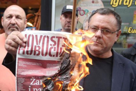 Srbija uputila notu Hrvatskoj zbog paljenja nedeljnika "Novosti"