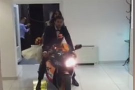 Mladenci iz BiH uz "Despasito" na motoru ušli u salu