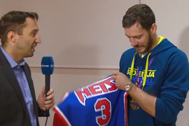 Dragić dobio dres legendarnog Petrovića pa se rasplakao