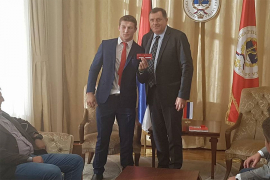 Dodik uručio člansku kartu Nemanji Majdovu