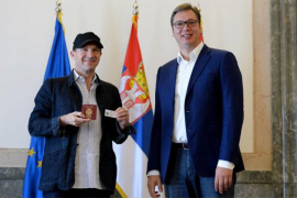 Vučić uručio pasoš i ličnu kartu Rejfu Fajnsu
