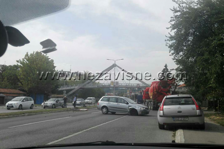 Sudar na zapadnom tranzitu u Banjaluci, saobraćaj usporen