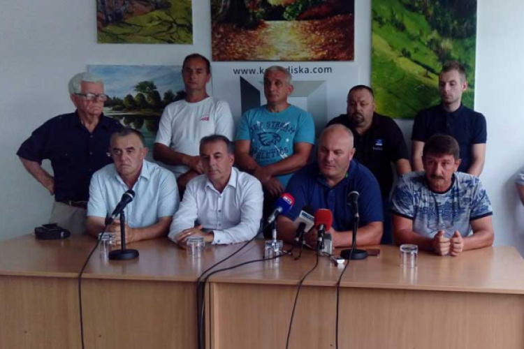Govedarici leđa okrenulo 30 članova SDS-a