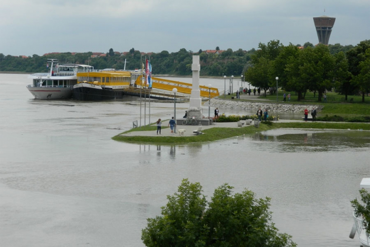 Potraga za majkom dječaka koji se utopio kod Vukovara