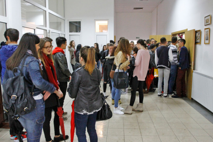Klupe poluprazne na prijemnim ispitima: Za treći rok ostaće još oko 2.000 mjesta
