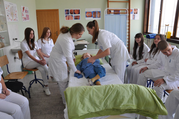 Medicinska škola 'Ivan Pavao Drugi' u Bihaću prestaje s radom, učenici najveći gubitnici