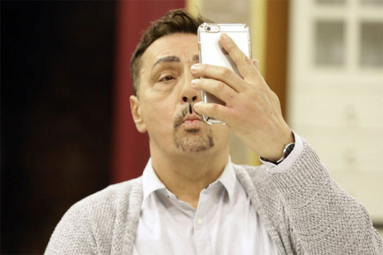 Keba u kući ima 200 ogledala