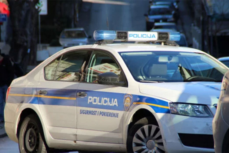 Tinejdžer tukao i maltretirao staricu zbog 300 kuna