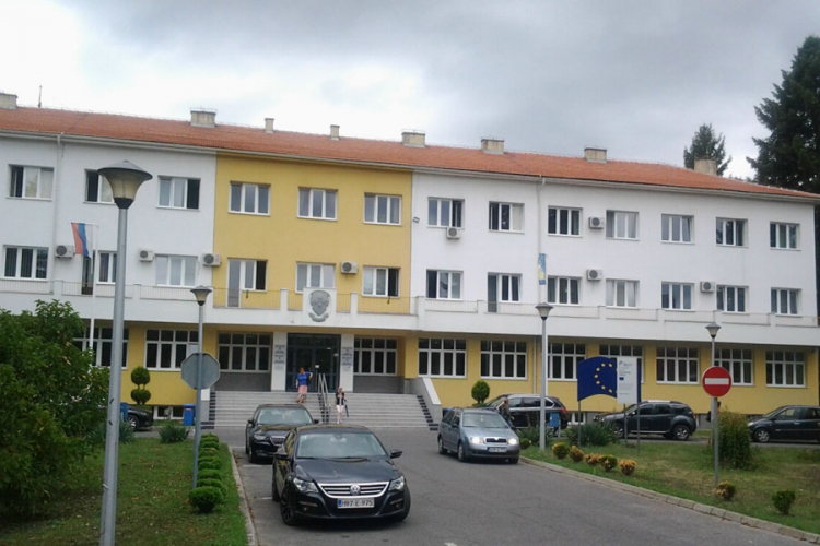 Javnoj upravi u Doboju srezane plate za 23%