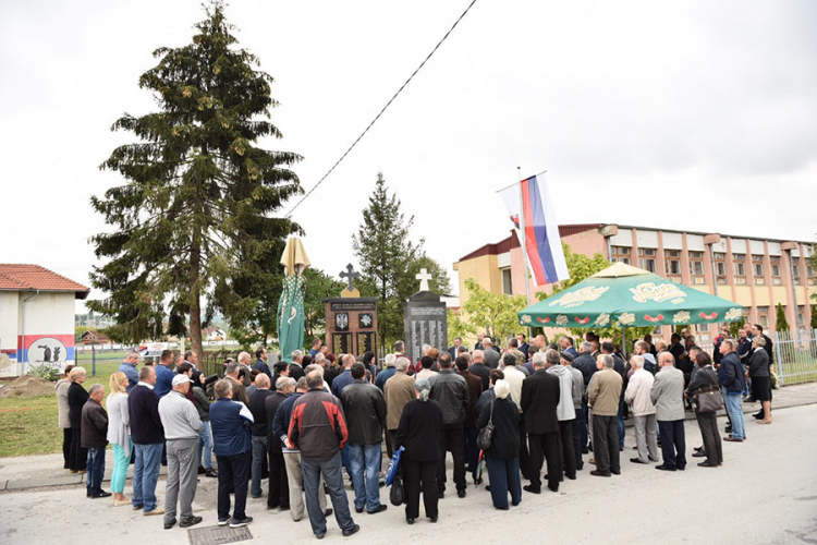 U Dragočaju otkriven spomenik poginulim borcima