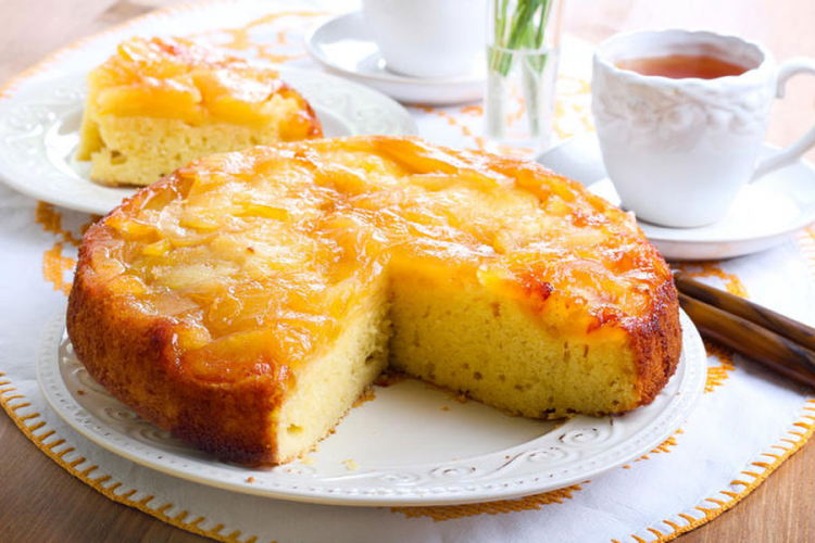 Prevrnuta torta od jabuka